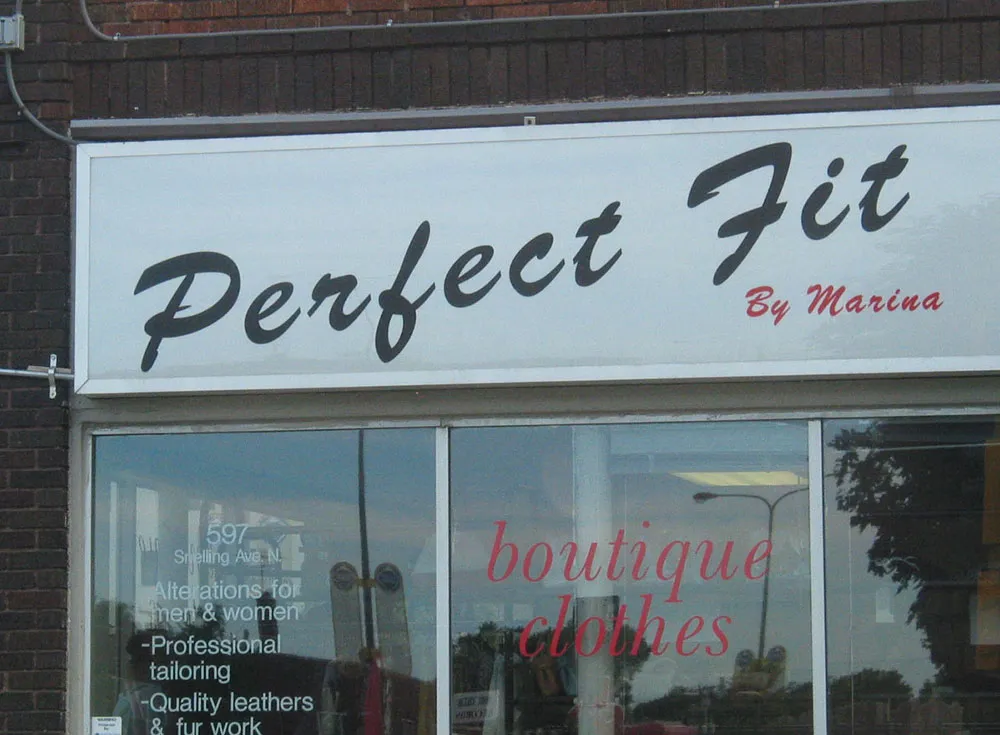 Photo of badly spaced vinyl sign reading 'Perfect Fit'